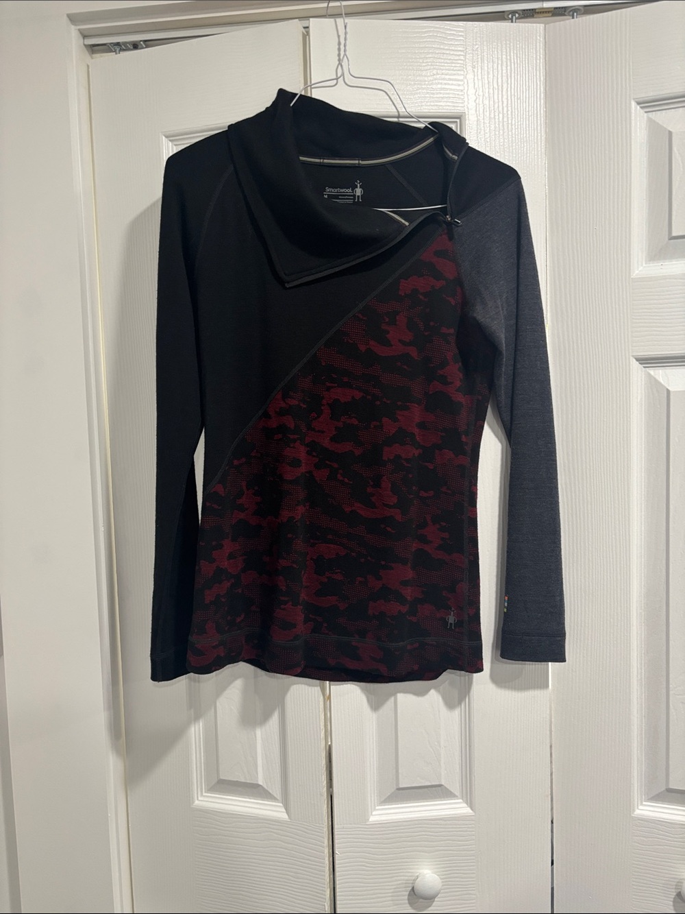 Women’s Smart Wool Black & Burgundy Camouflage Long-Sleeve Top